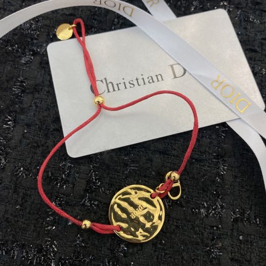 Recreated Dior Gold Medallion Pendant Phoenix Pattern Engraved Red Lacquer Embellished CD Letter Charm Limited Edition Women'S Bracelet